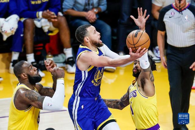 半岛体育-NBA季后赛在即，湖人与勇士谁更有机会夺冠？