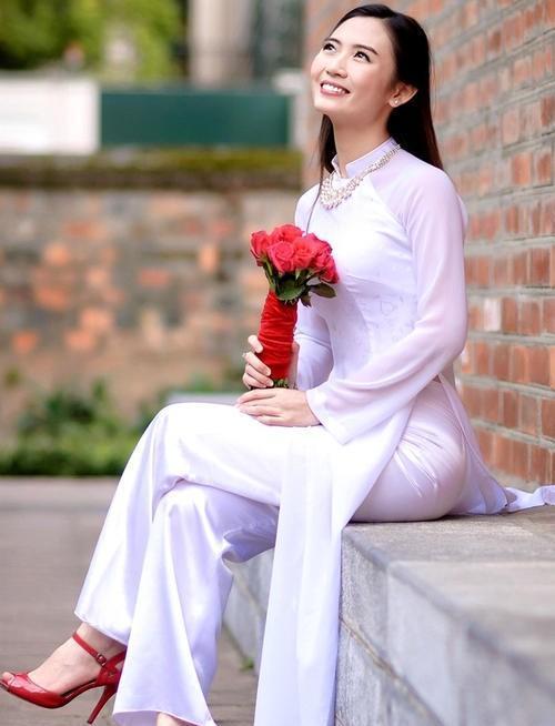 半岛体育-越南女子游泳选手实力夺冠，轻松领跑