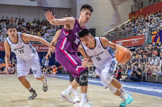 半岛体育-北极男篮在比赛中夺取一场令人赞叹的胜利