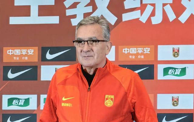 半岛体育-尼克·鲍尔烈克匈牙利队主帅锋线调整备战欧预赛