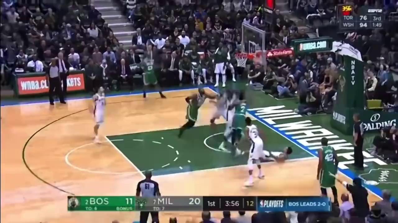 半岛体育-NBA球队备战季后赛竞争愈加激烈