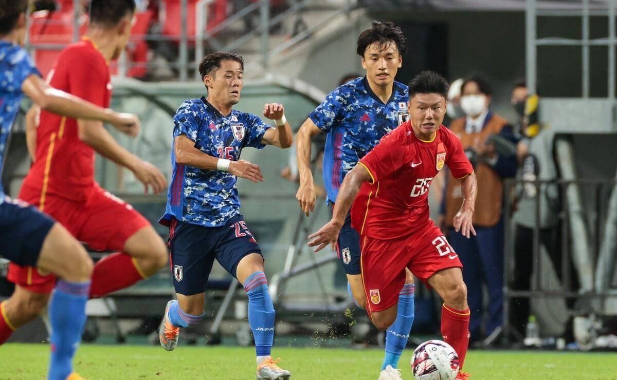 半岛体育-足球赛场上的绝佳表现：东亚队再胜一仗
