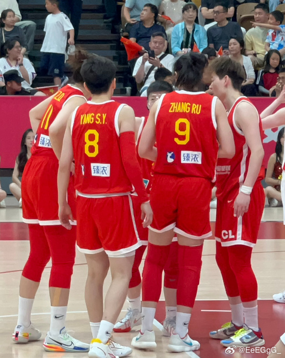 半岛体育-中国女足备战奥运，技不压身势如虹