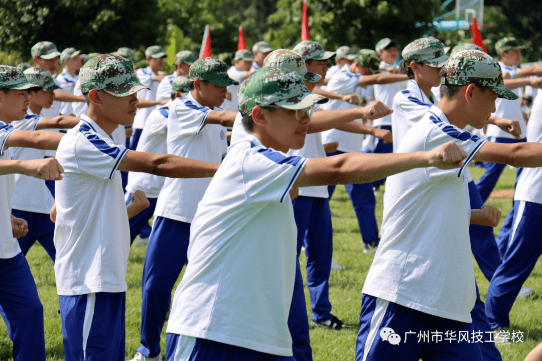 半岛体育-战术演练球员整装待发战百炼成钢